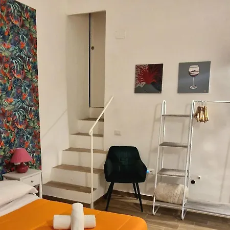 Tribunali Platamon 4* ナポリ