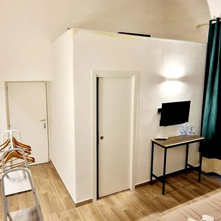 Tribunali Platamon Πανσιόν Νάπολη